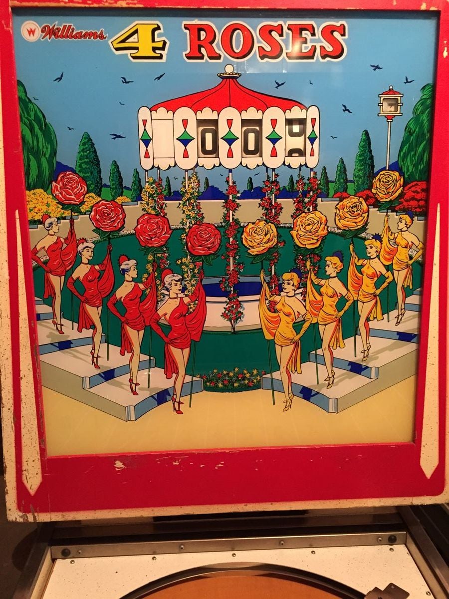 4 Roses Pinball Machine (1962) by Williams Electronic Games Inc.