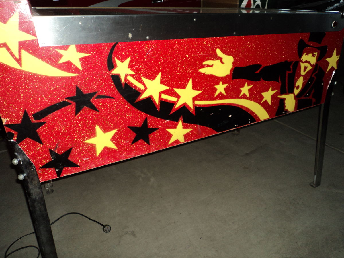 Circus Pinball Machine (1980) by D. Gottlieb & Co.